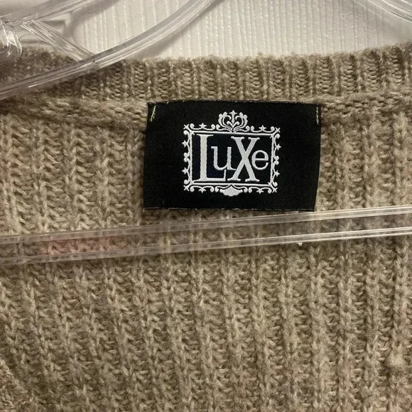 *SOLD* LUXE Cozy Neutral Colored Sweater Size Medium - Picture 3 of 5